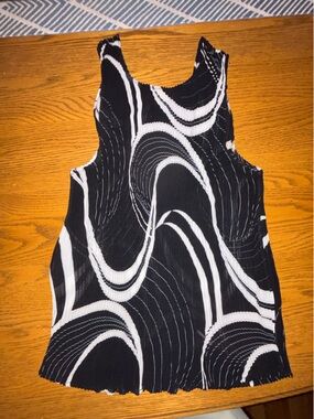 90’s Accordion-Style Black & White Swirl Tank Top